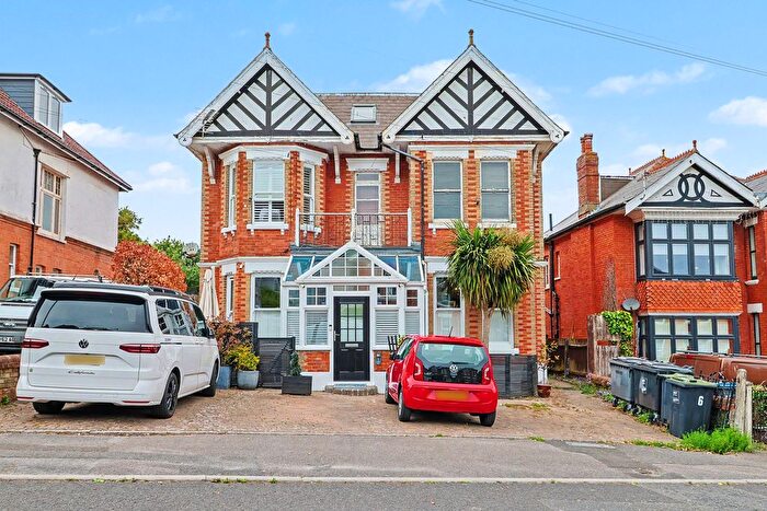2 Bedroom Flat For Sale In Irving Road, Bournemouth, BH6