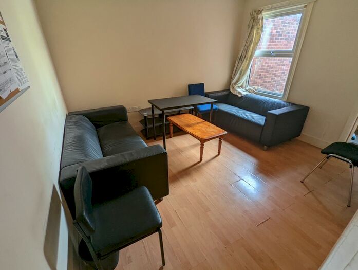 4 Bedroom Terraced House To Rent In Grange Avenue, Reading, RG6