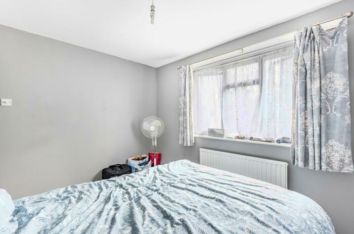 2 Bedroom End Of Terrace House To Rent In Goldfinch Road London, SE28