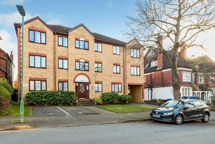 2 Bedroom Flat To Rent In Egmont Road, Sutton, Surrey, SM2