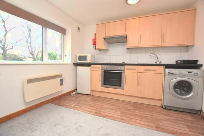 1 Bedroom Apartment To Rent In Tollgate Court, Sheffield, S3