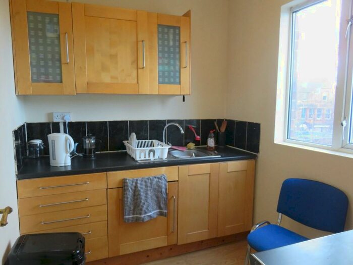 3 Bedroom Flat To Rent In Park Road, Nottingham, NG7