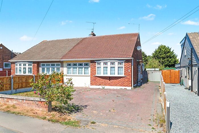 2 Bedroom Semi Detached Bungalow For Sale In Keswick Avenue, Hullbridge, Hockley, SS5