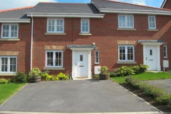 3 Bedroom Town House To Rent In Windmill Way, Chesterfield, S43