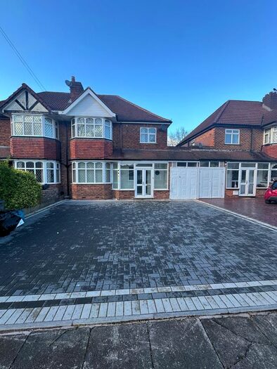 4 Bedroom Semi-Detached House To Rent In Sandhurst Avenue, Hodge Hill, Birmingham, B36