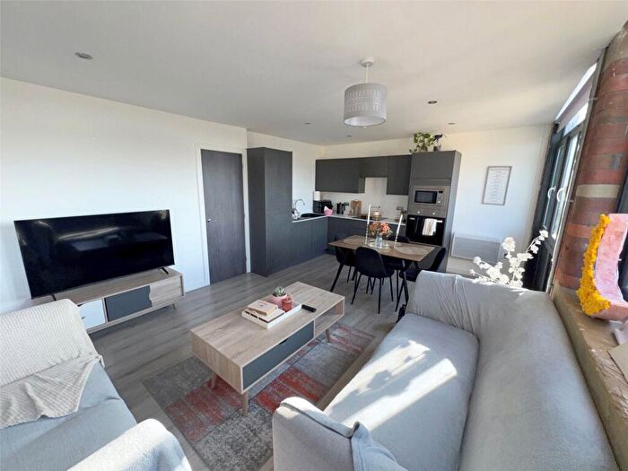 2 Bedroom Apartment To Rent In Conditioning House, Cape Street, Bradford, West Yorkshire, BD1