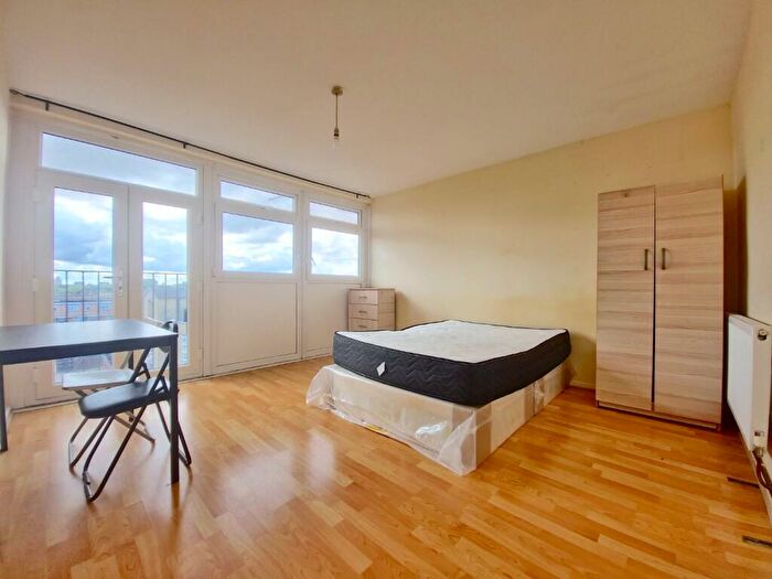 3 Bedroom Flat To Rent In Wentworth Mews, London, E3