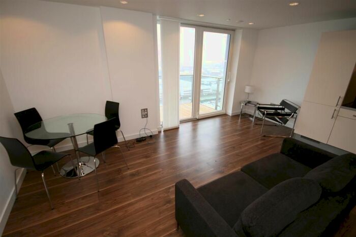 2 Bedroom Flat To Rent In Number One, Media City Uk, Salford, M50