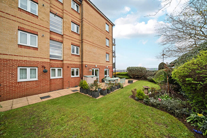 2 Bedroom Apartment For Sale In Wharfside Close, Erith, DA8