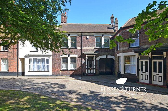 4 Bedroom Terraced House For Sale In Charming Family Home On Picturesque Pilot Street, PE30