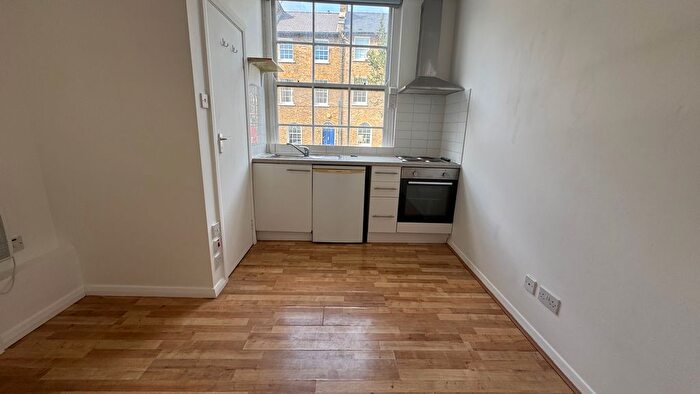 Studio To Rent In Offord Road, London, N1