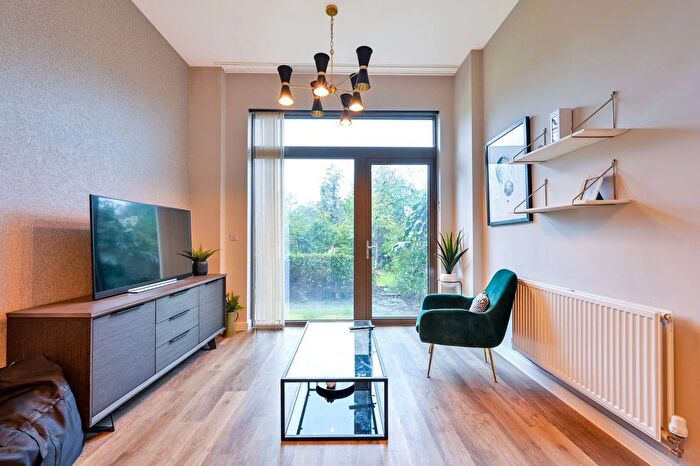 2 Bedroom Flat To Rent In Wey Corner, Walnut Tree Close, Guildford, GU1