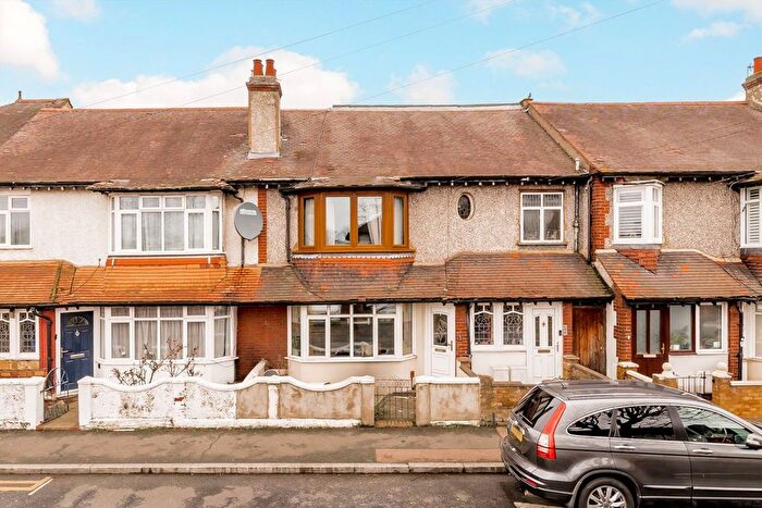 2 Bedroom Flat For Sale In Gorringe Park Avenue, Mitcham, CR4