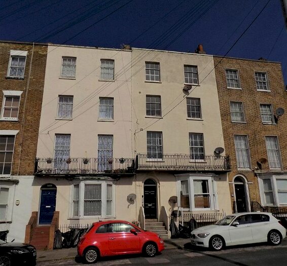 1 Bedroom Flat To Rent In Trinity Square, Margate, CT9