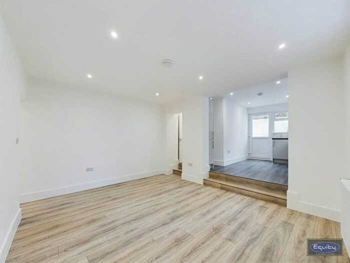 2 Bedroom Flat To Rent In Frederick Place, Woolwich, London, SE18