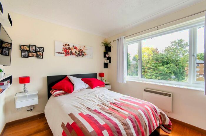 2 Bedroom Maisonette To Rent In Downside Walk, Brentford, TW8