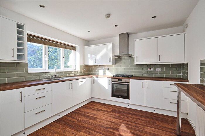 4 Bedroom Detached House For Sale In Oakleigh View, West Lane, Baildon, BD17