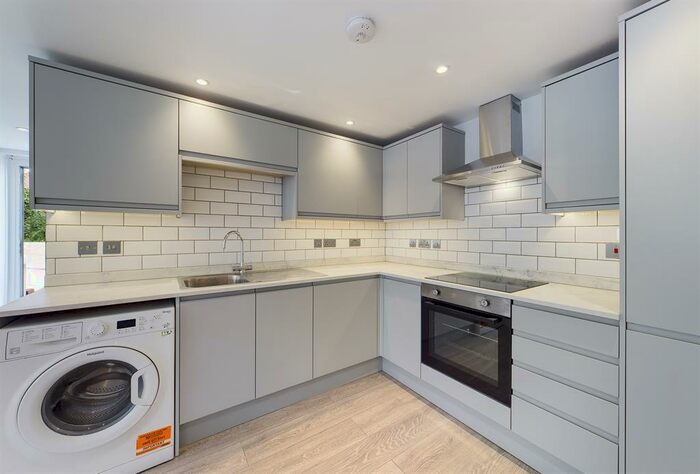 1 Bedroom Ground Flat To Rent In The White House, High St, Nutfield, RH1