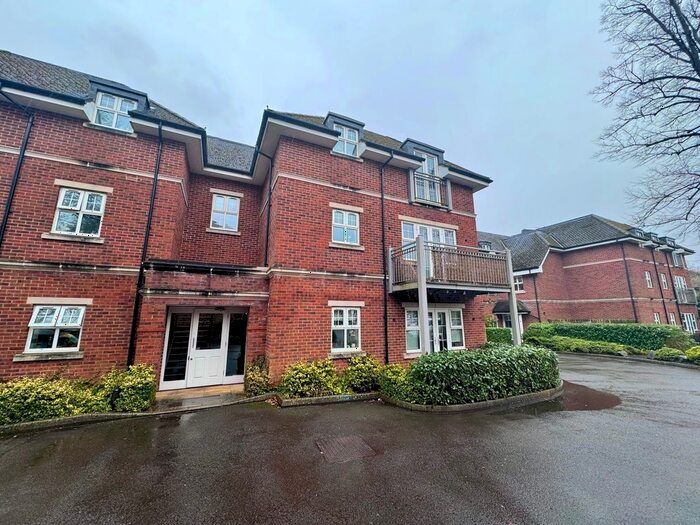 2 Bedroom Flat To Rent In Bramshott Place, Fleet, GU51