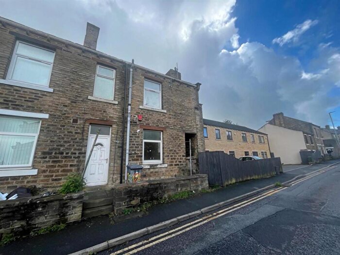 3 Bedroom End Of Terrace House For Sale In Longwood Road, Huddersfield, HD3