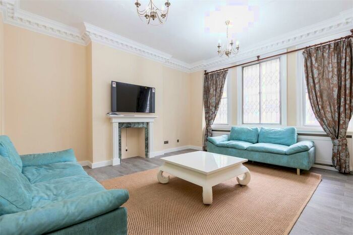 3 Bedroom Apartment To Rent In Hanover Gate Mansions, Regents Park, NW1