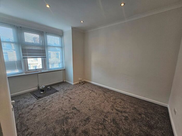 1 Bedroom Flat To Rent In Shakespeare Avenue, Westcliff-On-Sea, SS0