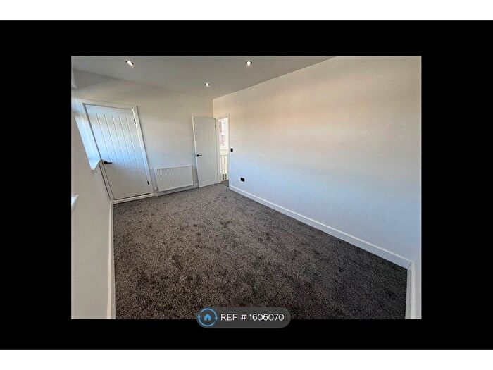 2 Bedroom End Of Terrace House To Rent In Fillingfir Drive, Leeds, LS16