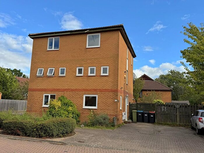 3 Bedroom Semi-Detached House To Rent In Calverleigh Crescent, Furzton, Milton Keynes, MK4