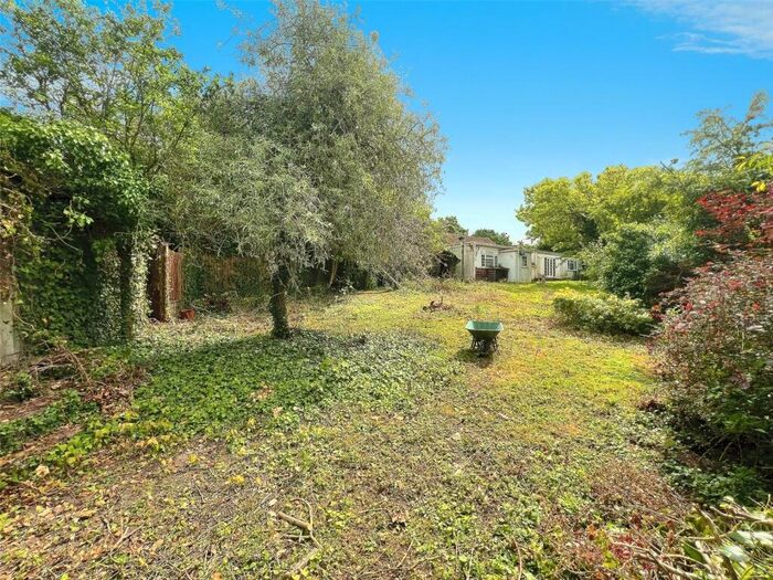 3 Bedroom Bungalow For Sale In Gorse Hill, Farningham, Dartford, Kent, DA4