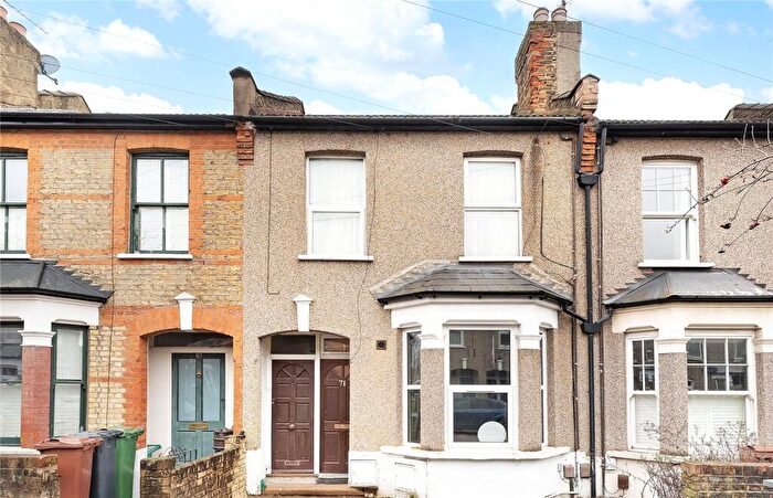 2 Bedroom Flat To Rent In Bakers Avenue, Walthamstow, London, E17