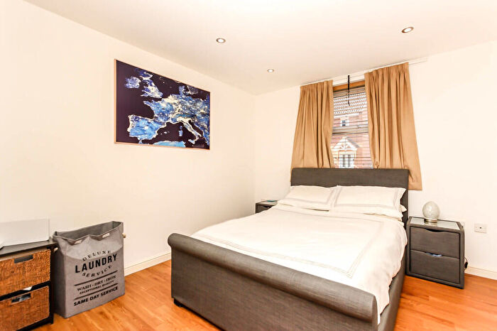 2 Bedroom Flat For Sale In Flowerhill Drive, Wellingborough, NN8