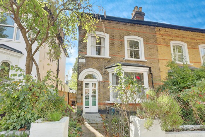 4 Bedroom Semi-Detached House For Sale In Cambridge Road, Southend-on-sea, SS1