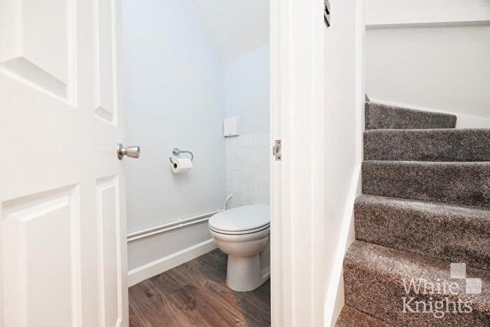 3 Bedroom Detached House For Sale In Kingsford Close, Woodley, Reading, Berkshire, RG5