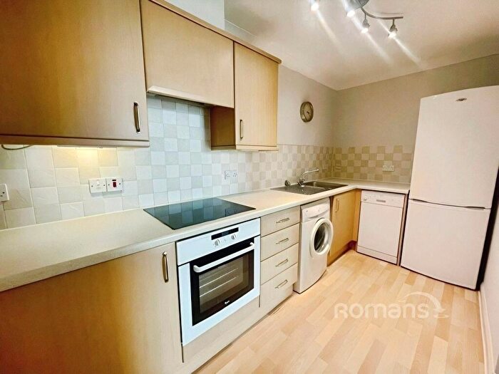 2 Bedroom Flat To Rent In Crown Heights, Alencon Link, Basingstoke, RG21