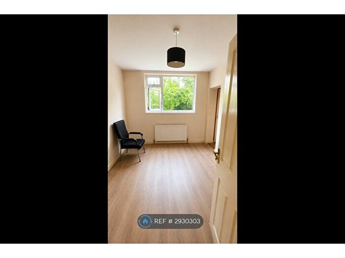 Studio To Rent In The Vale, London, NW11
