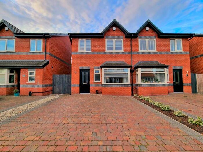 3 Bedroom Semi-Detached House To Rent In Northern Avenue, Much Hoole, Preston, PR4