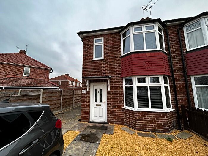 2 Bedroom Semi-detached House To Rent In Woodhouse Grove, York, YO31
