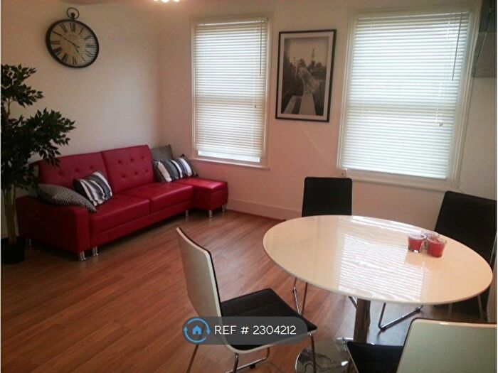 1 Bedroom Flat To Rent In Chestnut Road, London, SW20