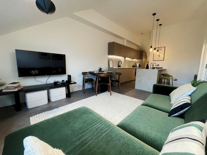 2 Bedroom Flat To Rent In Brondesbury Road, Queens Park, NW6