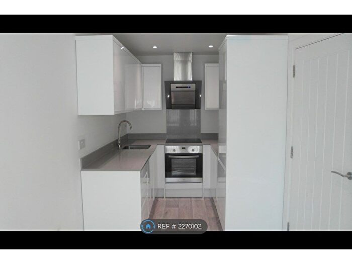 1 Bedroom Flat To Rent In Stroud House, Hook, RG27