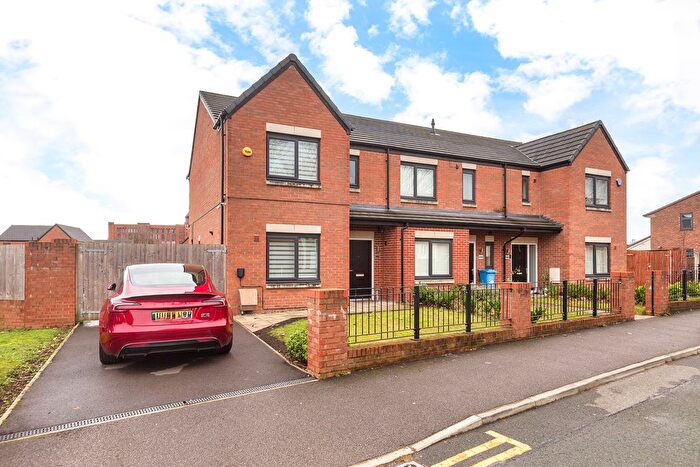 3 Bedroom End Terrace House For Sale In Farnborough Road, Manchester, M40