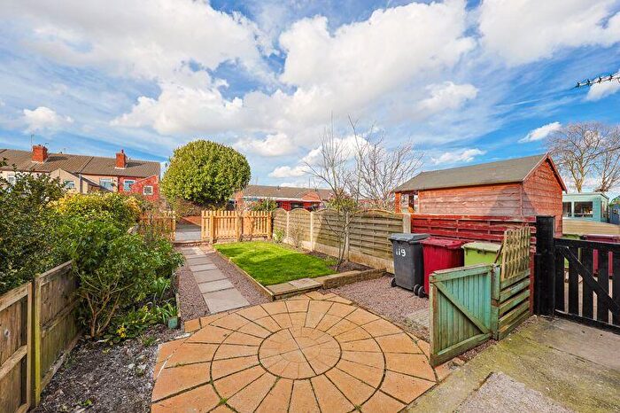 3 Bedroom Terraced House To Rent In Selwyn Street, Chesterfield, S44