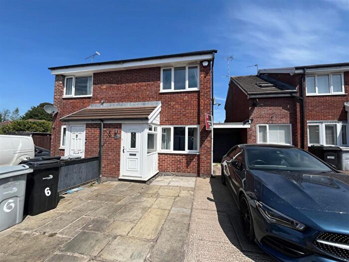 2 Bedroom House To Rent In Treen Close, Macclesfield, SK10