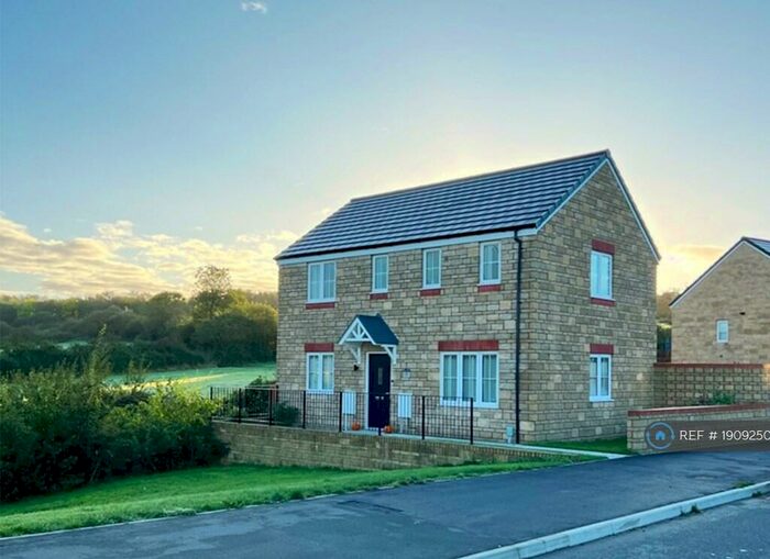 3 Bedroom Detached House To Rent In Gregor Drive, Wiltshire, SN11