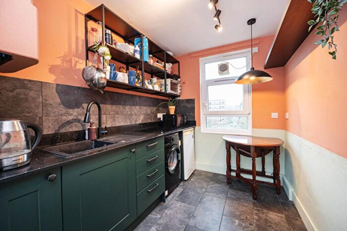 1 Bedroom Flat For Sale In Hoxton Street, Hoxton, London, N1