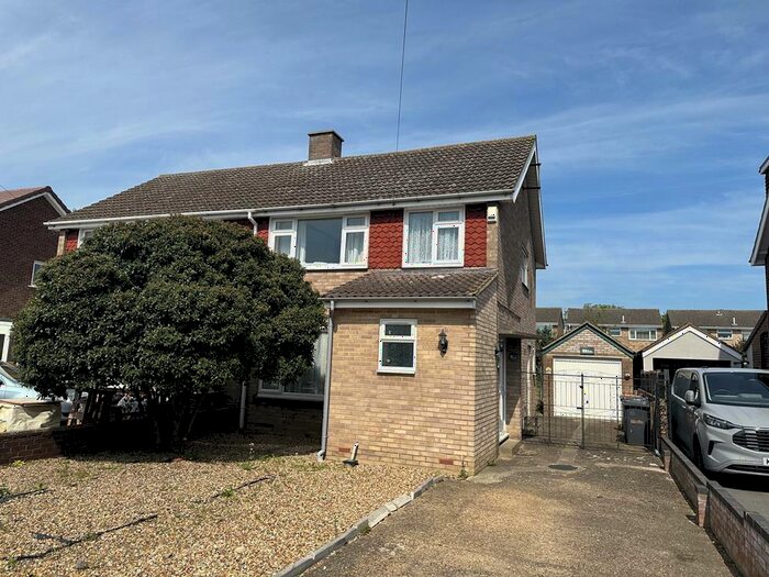 3 Bedroom Semi-Detached House To Rent In Putnoe Street, Bedford, MK41