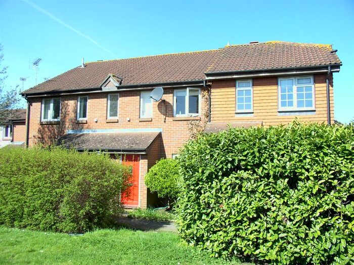 1 Bedroom Flat To Rent In Shaw Drive, Walton-On-Thames, KT12