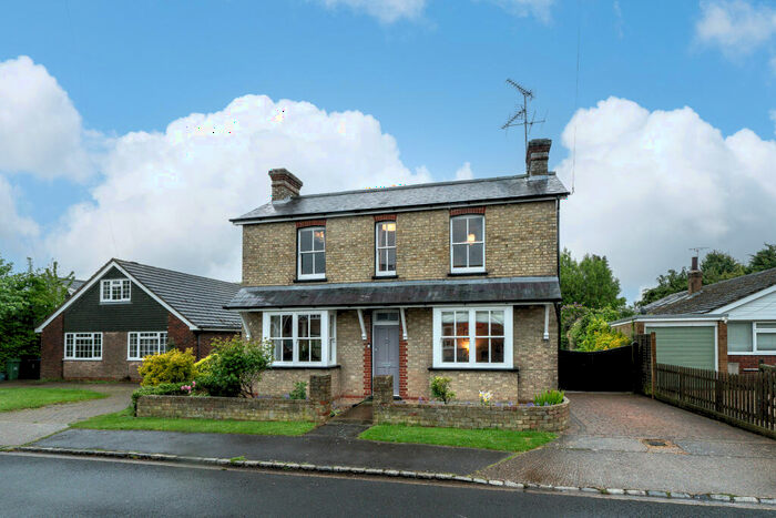 3 Bedroom Detached House For Sale In Albion Road, Pitstone, Leighton Buzzard, LU7