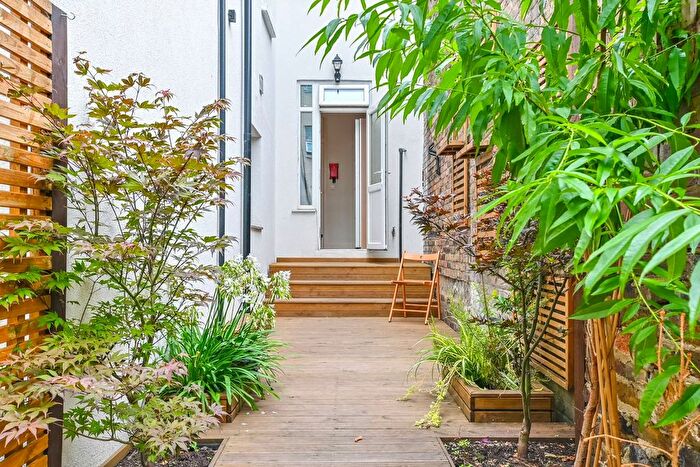 1 Bedroom Flat To Rent In Prowse Place, Camden, London, NW1