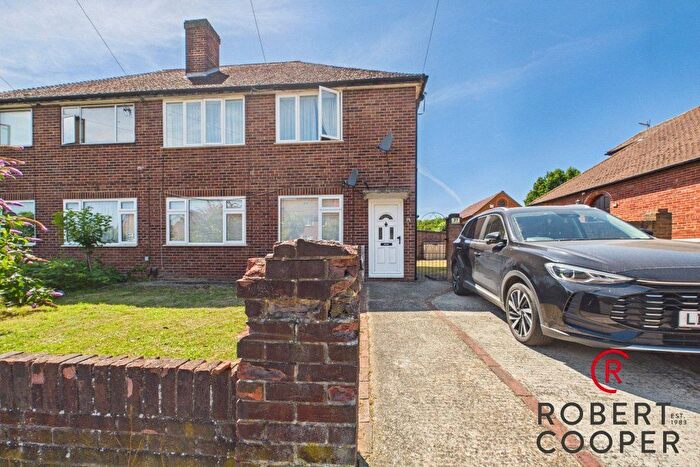 2 Bedroom Maisonette For Sale In Fore Street, Pinner, HA5